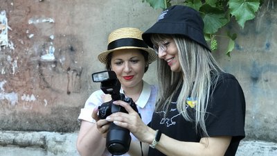 «Ми лікуємо цим себе і інших»: харків’янка влаштовує фотосесії для полтавців