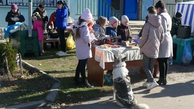 На Шосткинщині при місцевому храмі влаштували ярмарок на підтримку ЗСУ На Шосткинщині при місцевому храмі влаштували ярмарок на підтримку ЗСУ