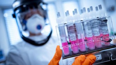 Для яких професій та в яких саме випадках українцям обов’язково треба тестуватися на COVID-19