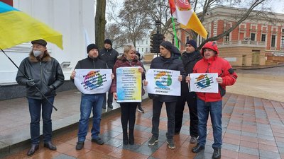 "Вимремо з голоду й холоду". В Одесі вчетверте пройшов мітинг проти підвищення тарифів "Вимремо з голоду й холоду". В Одесі вчетверте пройшов мітинг проти підвищення тарифів