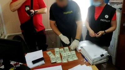 У Херсоні на хабарі у тисячу доларів зловили голову сільради