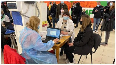 У Запоріжжі відкрили три додаткових центри вакцинації. На відкриття приїхав Ляшко У Запоріжжі відкрили три додаткових центри вакцинації. На відкриття приїхав Ляшко