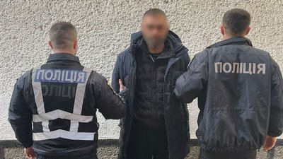 На Закарпатті поліція затримала чоловіка за підозрою у незаконному переправленні військовозобов’язаних через кордон