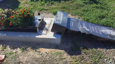 Запобіжний захід підозрюваному та відшкодування збитків: що відомо про понівечення 70 могил на Вінниччині Запобіжний захід підозрюваному та відшкодування збитків: що відомо про понівечення 70 могил на Вінниччині