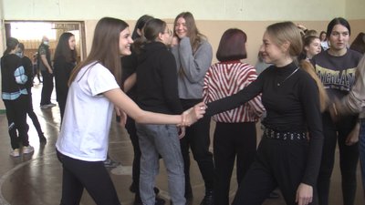 У Хмельницькому поліція навчала школярів прийомам самооборони