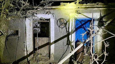 Війська РФ обстріляли Нікополь на Дніпропетровщині: пошкоджені будинки, транспортне підприємство, лінії електропередач