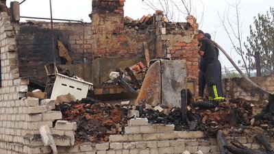 На Луганщині 12 родин чекають компенсацію за пошкоджене у торішній пожежі житло На Луганщині 12 родин чекають компенсацію за пошкоджене у торішній пожежі житло