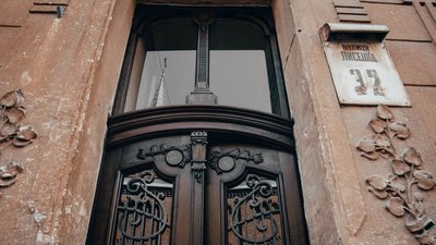 У Львові відновили старовинну браму з плющем У Львові відновили старовинну браму з плющем