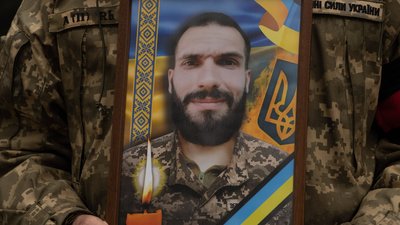 В Ужгороді попрощалися із полеглим захисником Віктором Боровиком