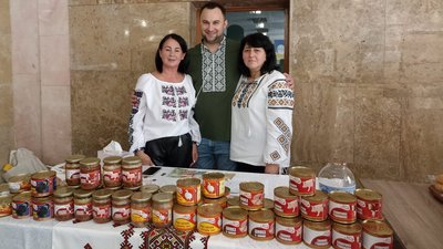 У громаді Чернівецької області на ярмарку зібрали майже 150 тисяч гривень на підтримку ЗСУ У громаді Чернівецької області на ярмарку зібрали майже 150 тисяч гривень на підтримку ЗСУ
