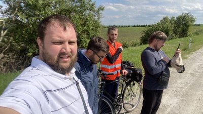 Четверо священників Тернопільщини проїхали на велосипедах 30 кілометрів, щоб відслужити молебень