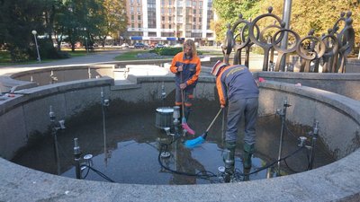 Раніше, ніж минулого року: у Полтаві завершують підготовку фонтанів до зими