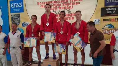 На Чемпіонаті України з самбо прикарпатські спортсмени взяли золото На Чемпіонаті України з самбо прикарпатські спортсмени взяли золото
