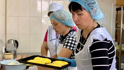 У дитсадку на Тернопільщині готують страви для військовослужбовців У дитсадку на Тернопільщині готують страви для військовослужбовців