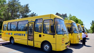Шкільні автобуси