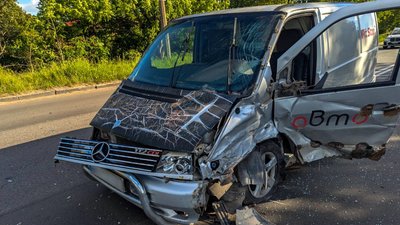 Зіткнення трьох автівок: двоє людей отримали травми в ДТП у Рівному
