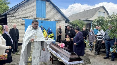 На Черкащині провели в останню путь навідника механізованої бригади Маґура На Черкащині провели в останню путь навідника механізованої бригади Маґура