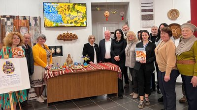 У Коломиї на Франківщині представили експозицію писанок із символами Маріуполя У Коломиї на Франківщині представили експозицію писанок із символами Маріуполя