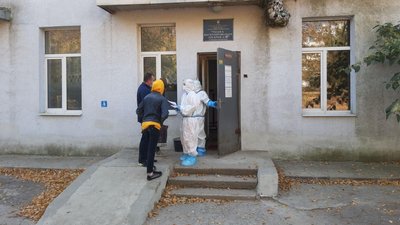 У 18 лікарні в Харкові, яка почала приймати пацієнтів з COVID, захворіли чотири медики