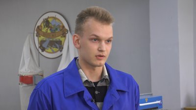 В Івано-Франківську студенти виготовляють ліжка для ЗСУ В Івано-Франківську студенти виготовляють ліжка для ЗСУ