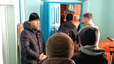 Під час обшуків у Почаївській лаврі Під час обшуків у Почаївській лаврі