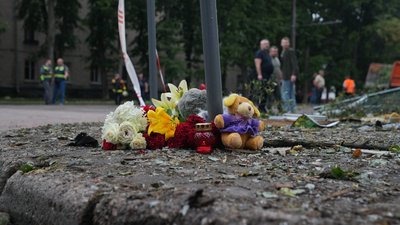 Іграшки на місці російської атаки 3 липня, Суми, 4 липня 2026 року