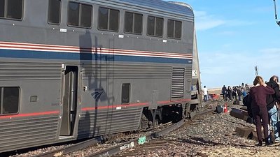 У США потяг зійшов з рейок: троє загиблих, десятки постраждалих