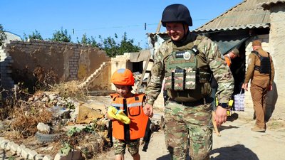 На Херсонщині евакуювали жінку з трьома дітьми та кошеням На Херсонщині евакуювали жінку з трьома дітьми та кошеням