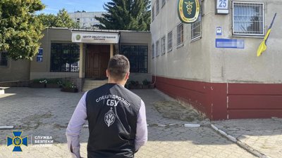 "Знижка на штраф": харківського податківця підозрюють у хабарництві
