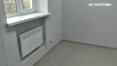 Обігрівач у приміщенні поліцейської станції Обігрівач у приміщенні поліцейської станції
