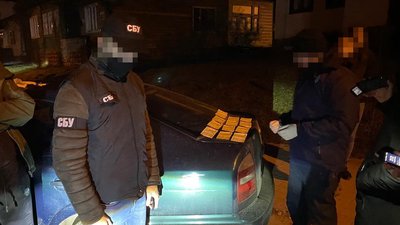 Прикарпатський лісничий допомагав контрабандистам перевозити цигарки