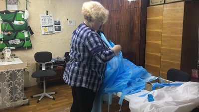 Шиють захисні маски Ткачук Шиють захисні маски Ткачук