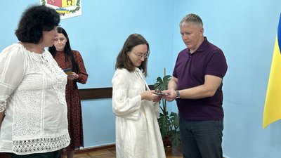 У Кременчуці передали нагороди родинам двох загиблих військових У Кременчуці передали нагороди родинам двох загиблих військових