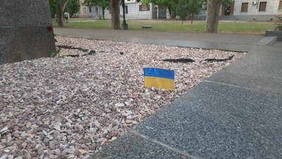 "ЗСУ поруч" та "Херсон буде звільнено": жителі області організували Рух спротиву окупації "ЗСУ поруч" та "Херсон буде звільнено": жителі області організували Рух спротиву окупації