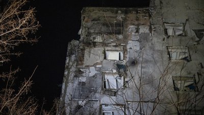 Нічна атака РФ на Одесу: пошкоджений об'єкт інфраструктури та бізнес-центр, є постраждалий