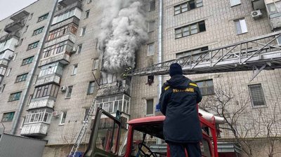 У Кременчуці горить квартира: що відомо