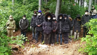 12 нелегалів затримали прикордонники у лісі на Ужгородщині