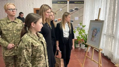"Янгол, який сумує": у Центрі позашкільної освіти Житомира працює виставка творчих робіт дітей до роковин Голодомору "Янгол, який сумує": у Центрі позашкільної освіти Житомира працює виставка творчих робіт дітей до роковин Голодомору