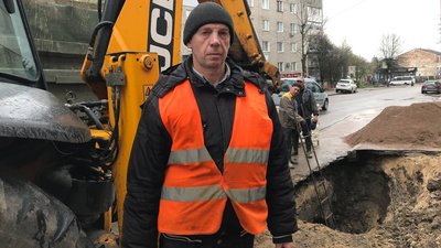 Два каналізаційні колектори через сильні зливи та зсув грунту провалилися у Житомирі