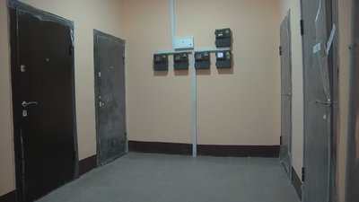 "Снаряд влучив в дах". У Краматорську в будинок, оновлений після обстрілу, заселяються жителі