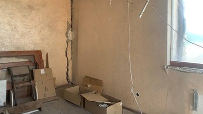 На Тернопільщині мешканці зруйнованих ракетами будинків збирають гроші на ремонти На Тернопільщині мешканці зруйнованих ракетами будинків збирають гроші на ремонти