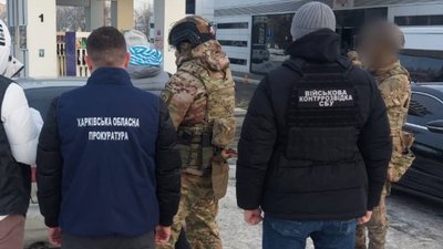 У Харкові затримали чоловіка, який обіцяв допомогу у виїзді за кордон за 20 тис.дол.