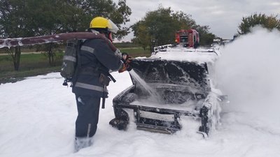 На трасі Херсонщини горів автомобіль
