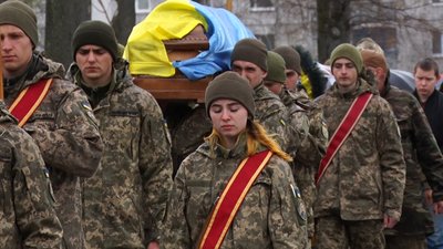 У Житомирі попрощалися із загиблим десантником Віктором Горошишиним У Житомирі попрощалися із загиблим десантником Віктором Горошишиним