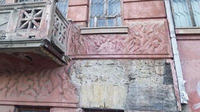 У середмісті Херсона руйнується історична будівля У середмісті Херсона руйнується історична будівля