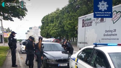 Мав ознаки сп'яніння: у Рівному копи двічі наздоганяли водія