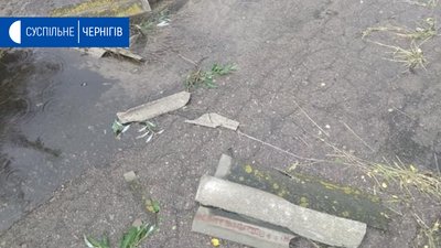 Негода на Чернігівщині: 20 сіл без світла, в Ковпиті вітер зривав дахи Негода на Чернігівщині: 20 сіл без світла, в Ковпиті вітер зривав дахи