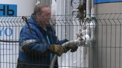 В очікуванні на нову ємність: лікарня Змієва надала диспансеру у Харкові кисневу діжку