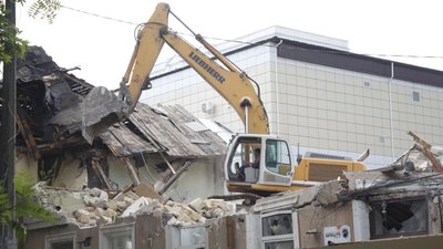 У центрі Одеси заради нового ЖК зносять 180-річний будинок У центрі Одеси заради нового ЖК зносять 180-річний будинок