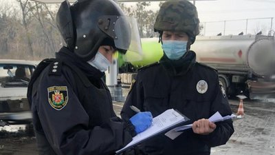 На Житомирщині звільняли заручників – таке завдання виконували поліцейські під час тактичних навчань На Житомирщині звільняли заручників – таке завдання виконували поліцейські під час тактичних навчань